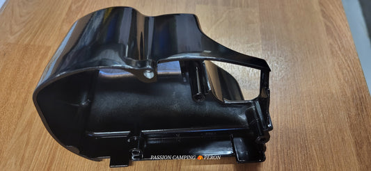 Cache côté droit avec passage pour le manche du store.
Modèle F45 s