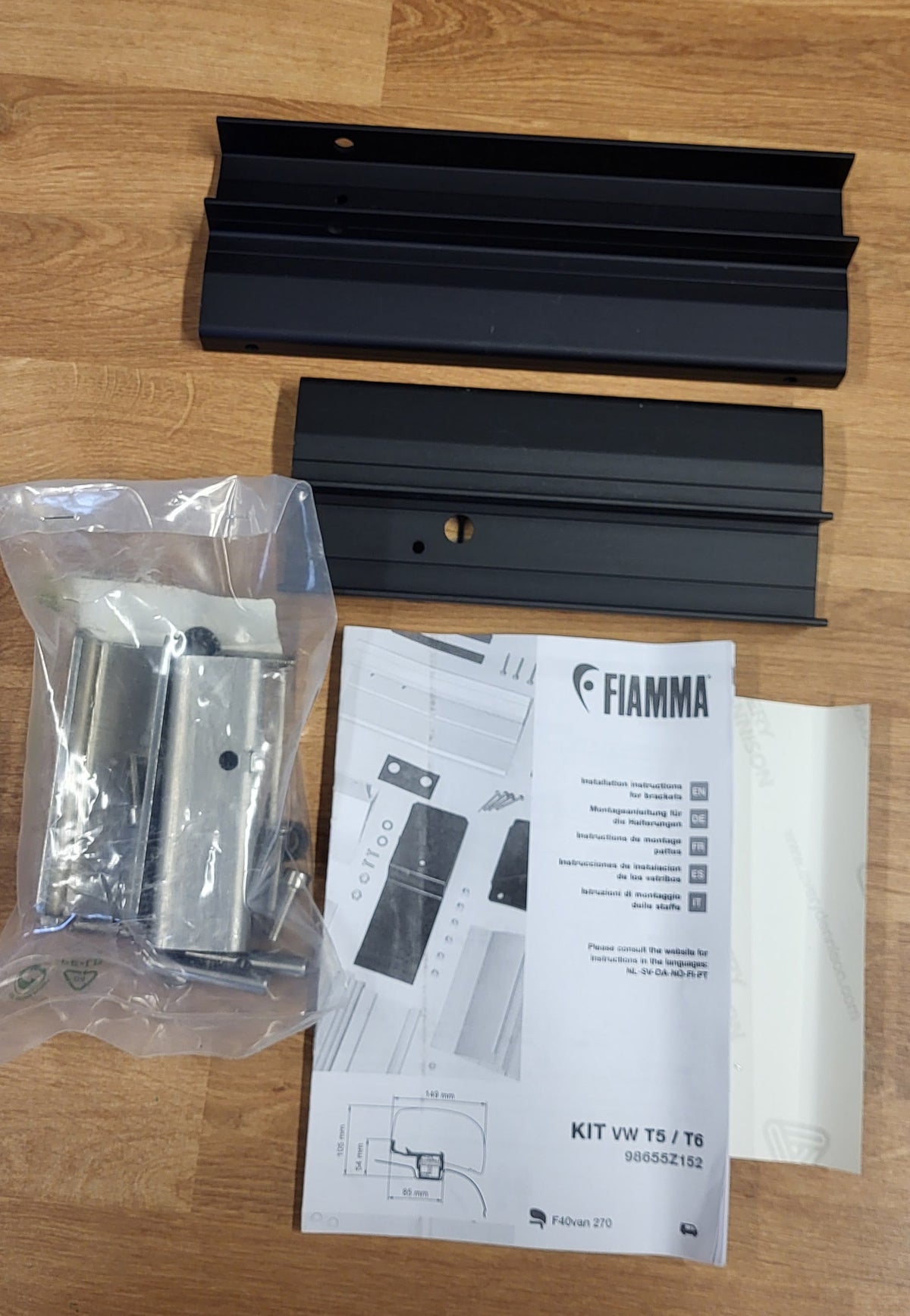SUPORTE PARA TOLDO FIAMMA F40 VAN PARA VW T5,T5.1-T6,T6.1 DESDE 2003 ADAPTATEUR FIAMMA F40 VAN